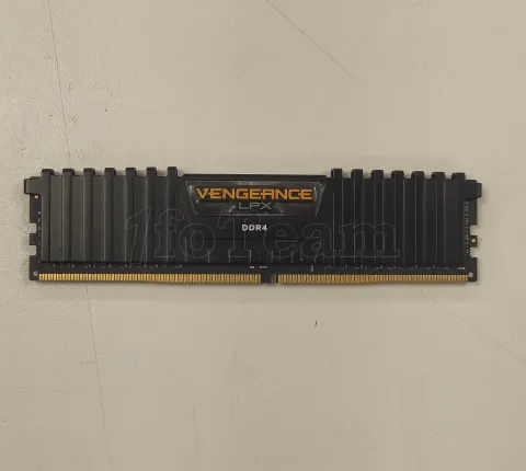 Photo de Barrette mémoire 16Go DIMM DDR4 Corsair Vengeance LPX  2400Mhz (Noir) - SN A4VLT412719B63 - ID 208298