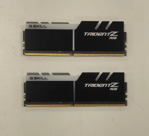 Photo de Kit Barrettes mémoire 16Go (2x8Go) DIMM DDR4 G.Skill Trident Z RGB  3200Mhz (Noir) - SN 24262610717/18 - ID 209035