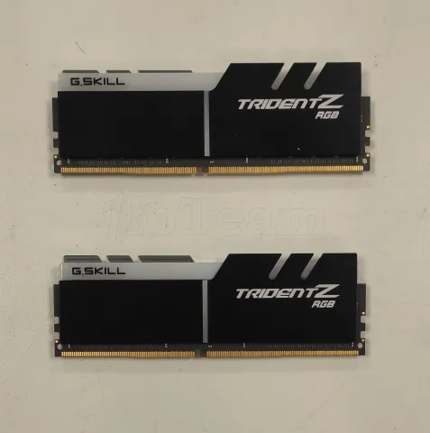 Photo de Kit Barrettes mémoire 32Go (2x16Go) DIMM DDR4 G.Skill Trident Z RGB 3200Mhz (Noir) - SN 24363502055/56 - ID 209660