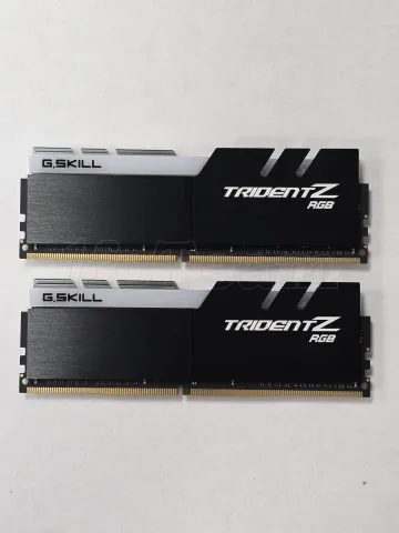 Photo de Kit Barrettes mémoire 32Go (2x16Go) DIMM DDR4 G.Skill Trident Z RGB 3200Mhz (Noir) - SN 24393941591/92 - ID 211284