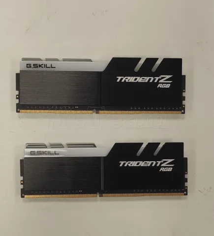 Photo de Kit Barrettes mémoire 32Go (2x16Go) DIMM DDR4 G.Skill Trident Z RGB  3600Mhz (Noir) - SN 24262602587/88 - ID 208854