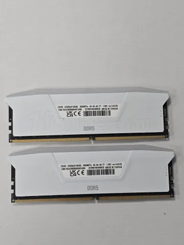 Photo de Kit Barrettes mémoire 32Go (2x16Go) DIMM DDR5 Corsair Vengeance RGB  6000MHz CL40 (Blanc) - SN 231900165485425/26 - ID 211272