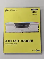 Photo de Kit Barrettes mémoire 32Go (2x16Go) DIMM DDR5 Corsair Vengeance RGB  6000MHz CL40 (Blanc) - SN 231900165485425/26 - ID 211272