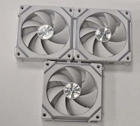 Photo de Lot de 3 Ventilateurs de boitier Lian Li Uni Fan SL V2 RGB - 12cm (Blanc) - ID 211387