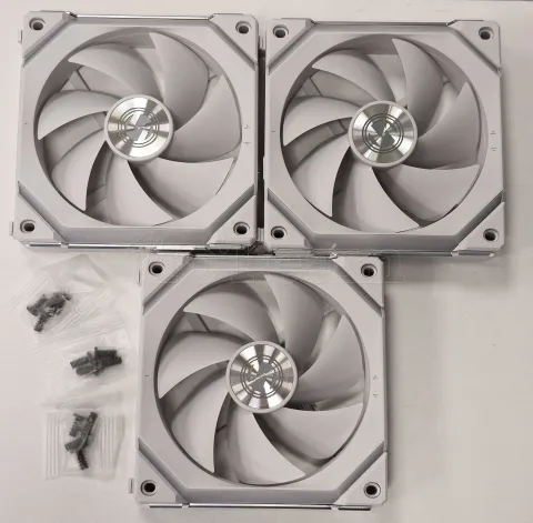 Photo de Lot de 3 Ventilateurs de boitier Lian Li Uni Fan SL V2 RGB - 12cm (Blanc) - ID 213716