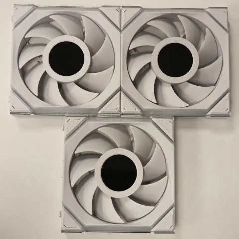 Photo de Lot de 3 Ventilateurs de boitier Lian Li Uni Fan SL Wireless LCD RGB - 12cm (Blanc) - ID 213715