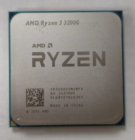 Photo de Processeur AMD Ryzen 3 3200G (4.0 Ghz) AM4 - SN 9LQ8227R40359 - ID 213367