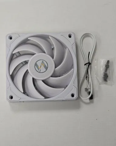 Photo de Ventilateur de boitier Lian Li Uni Fan P28 - 12cm (Blanc) - ID 211382