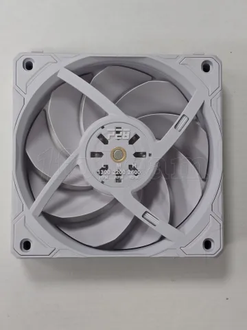 Photo de Ventilateur de boitier Lian Li Uni Fan P28 - 12cm (Blanc) - ID 211382