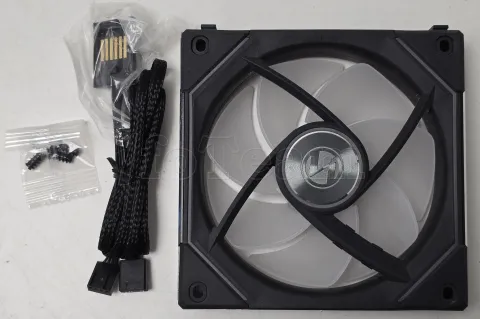 Photo de Ventilateur de boitier Lian Li Uni Fan SL-Infinity Reverse RGB - 12cm (Noir) - ID 213112