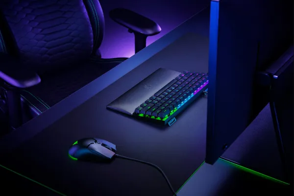 Le design compact du Razer Ergonomic Wrist Rest Mini (Noir) est idéal pour les setups gaming ou de bureau avec un espace limité.