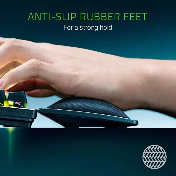 Le Repose-poignet Razer Ergonomic Wrist Rest (Noir) est doté d'une surface en tissu doux et respirant qui permet une utilisation prolongée sans inconfort.